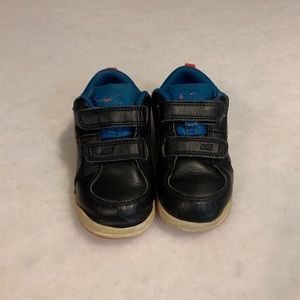 Nike leather shoes 8C